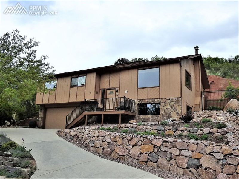 41 Sandra Ln, Manitou Springs, CO 80829