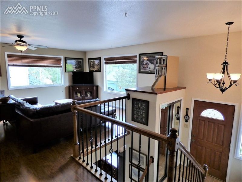 41 Sandra Ln, Manitou Springs, CO 80829