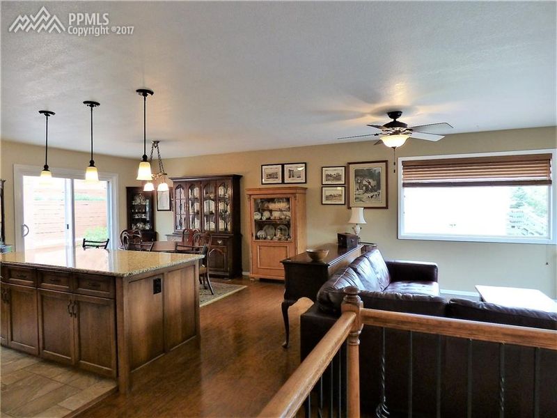 41 Sandra Ln, Manitou Springs, CO 80829