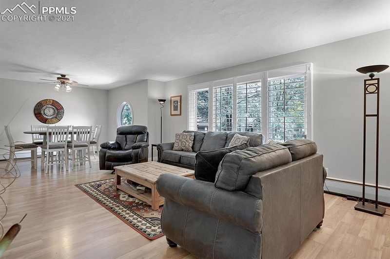 411 Pine Ave, Colorado Springs, CO 80906
