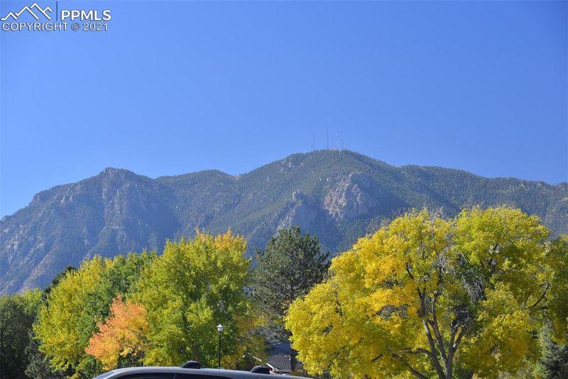 4110 Stonehaven Dr, Colorado Springs, CO 80906