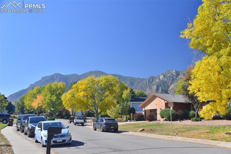 4110 Stonehaven Dr, Colorado Springs, CO 80906