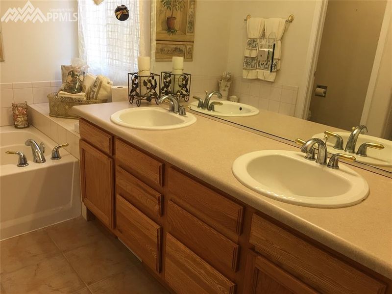 4111 Heathmoor Dr, Colorado Springs, CO 80922