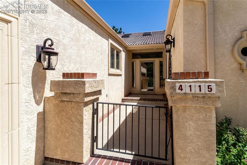4115 Hermitage Dr, Colorado Springs, CO 80906