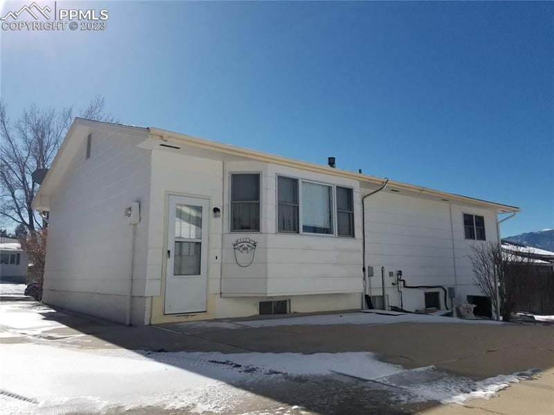 412 Locust Dr, Colorado Springs, CO 80907