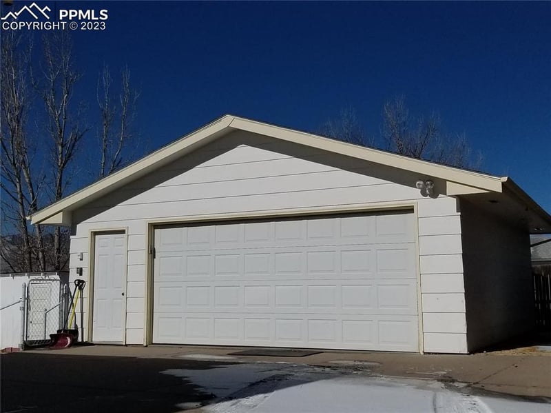 412 Locust Dr, Colorado Springs, CO 80907