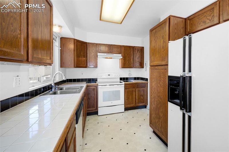 4135 Solarglen Dr, Colorado Springs, CO 80916
