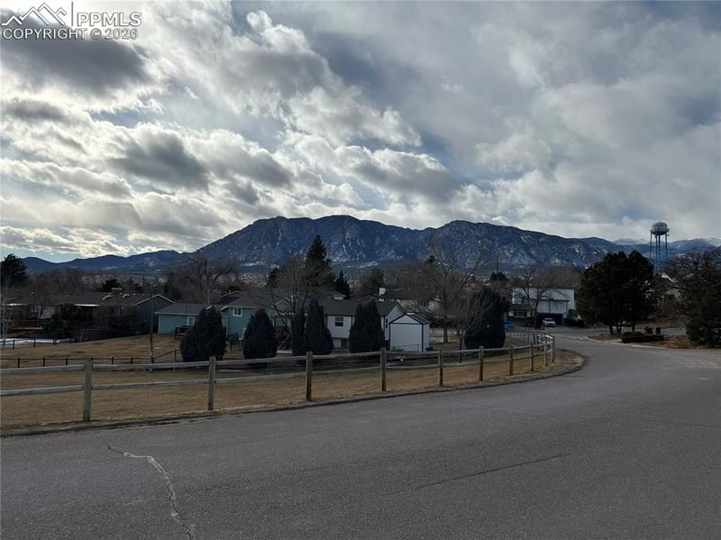 414 Sinton Ave, Colorado Springs, CO 80906