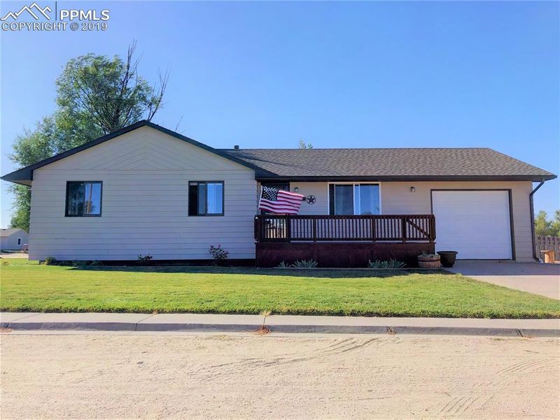 415 8th St, Limon, CO 80828