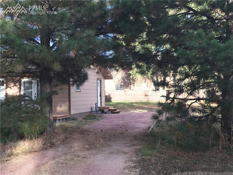 415 Karr Rd, Colorado Springs, CO 80916