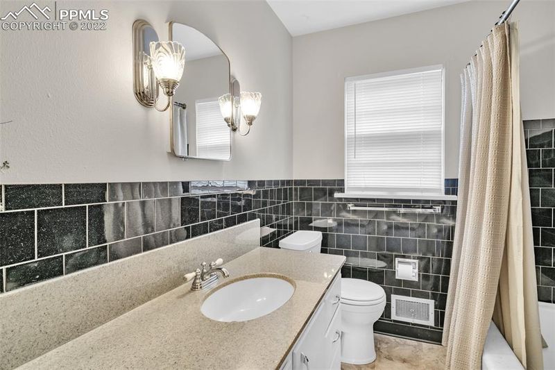 417 N 17th St, Colorado Springs, CO 80904