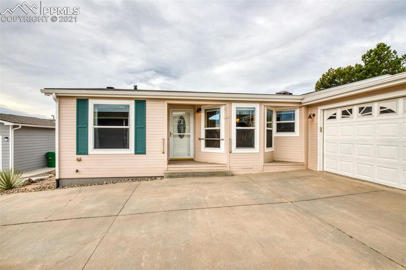 4198 Gray Fox Hts, Colorado Springs, CO 80922