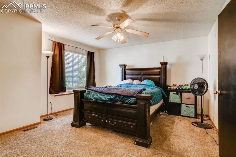 4215 Kyle Ln, Colorado Springs, CO 80916