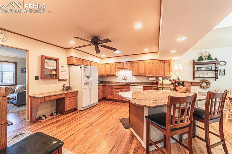 422 Echo Ln, Colorado Springs, CO 80904