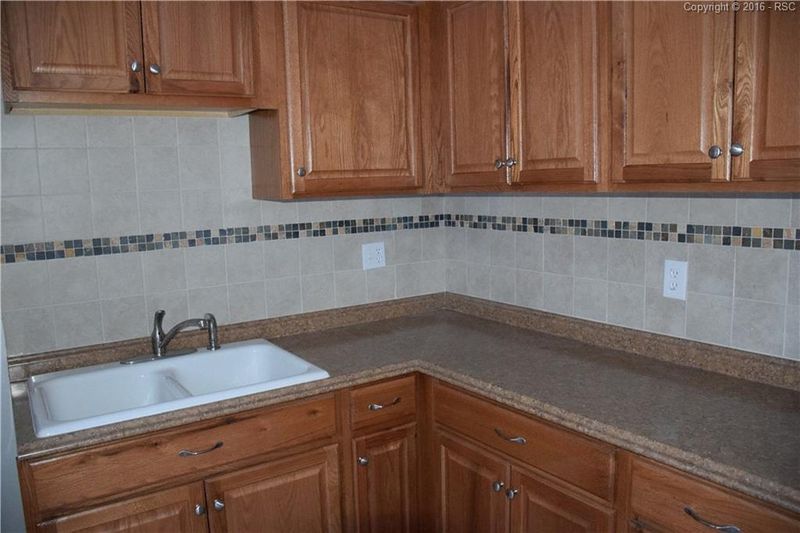 422 Maplewood Dr, Colorado Springs, CO 80907