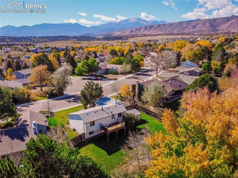 422 Saddlemountain Rd, Colorado Springs, CO 80919