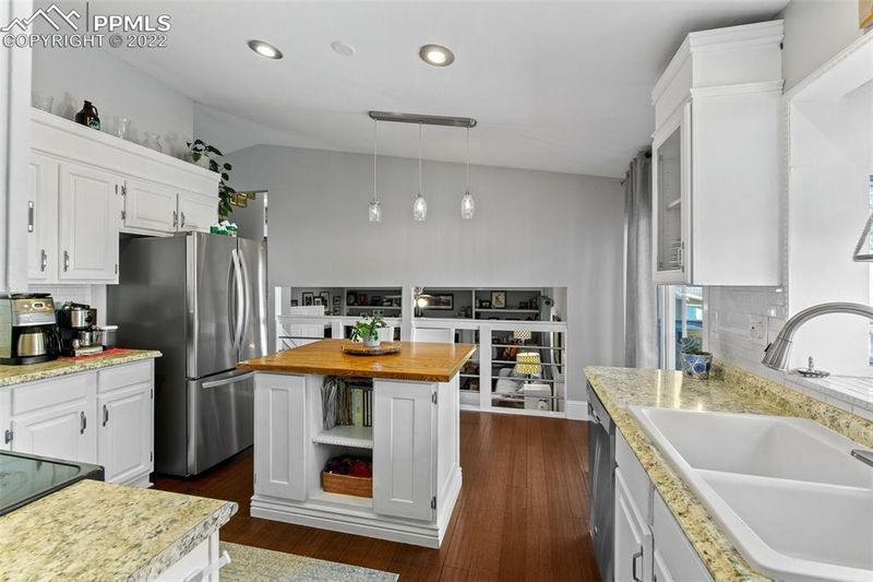 4225 Stonehaven Dr, Colorado Springs, CO 80906