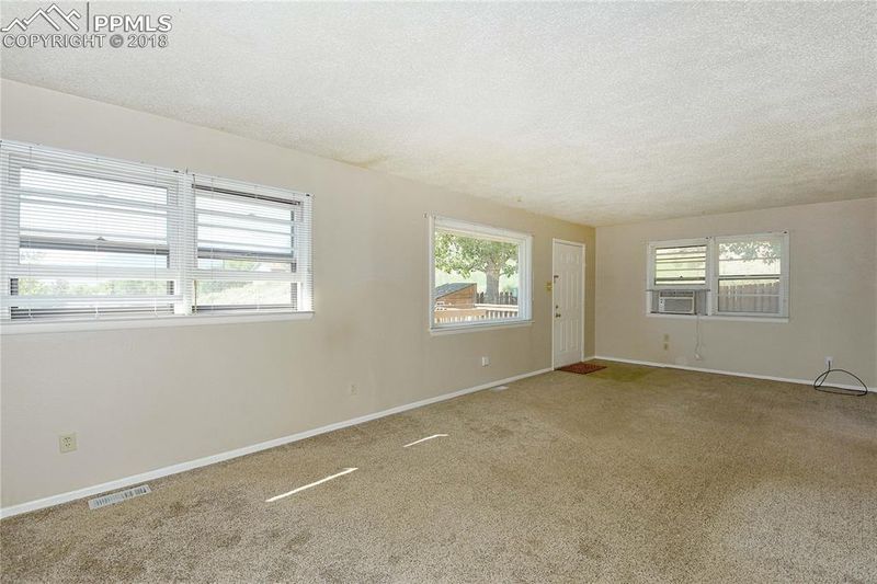 423 N Chestnut St, Colorado Springs, CO 80905