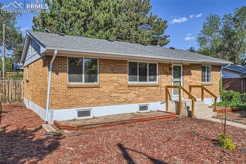 423 Yellowstone Rd, Colorado Springs, CO 80910