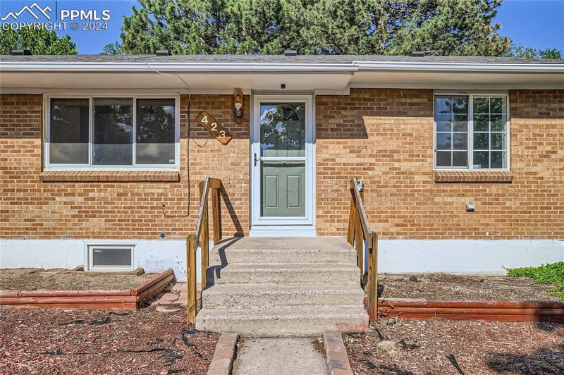 423 Yellowstone Rd, Colorado Springs, CO 80910