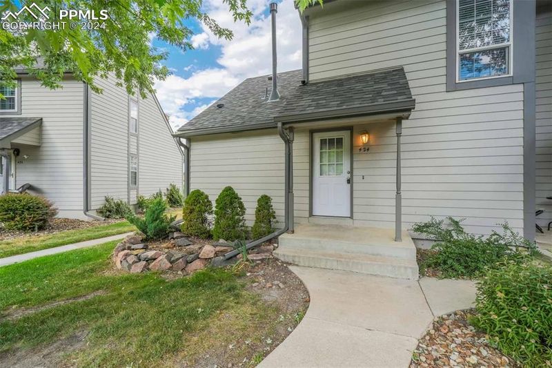 424 Cobblestone Dr, Colorado Springs, CO 80906