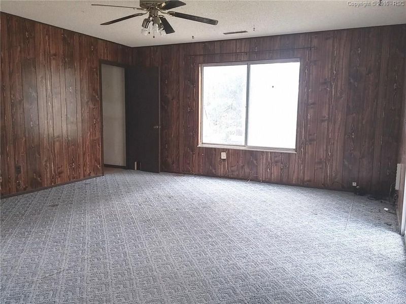 424 Midnight Ave, Pueblo, CO 81005