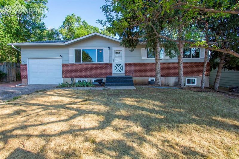 4245 Hedge Ln, Colorado Springs, CO 80917