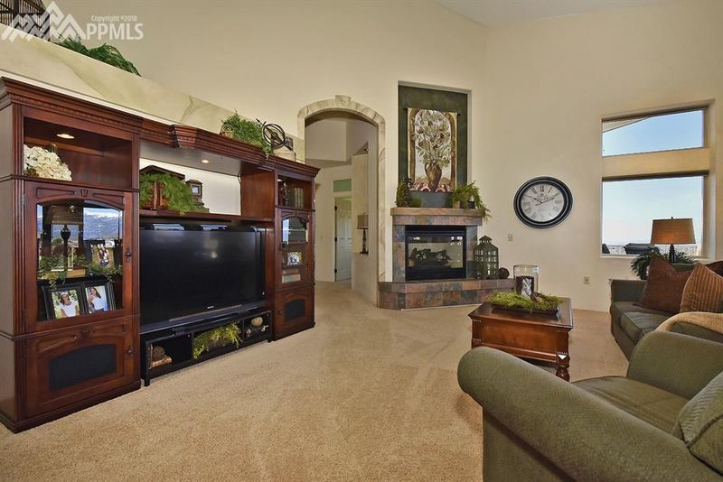 4245 Saddle Rock Rd, Colorado Springs, CO 80918