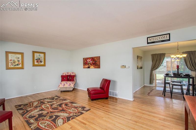 425 Hackberry Dr, Colorado Springs, CO 80911