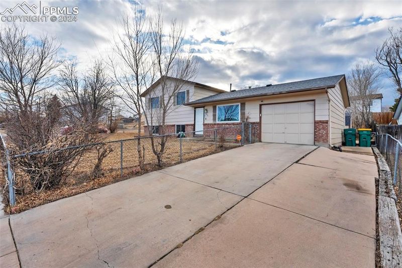 4250 College View Dr, Colorado Springs, CO 80906