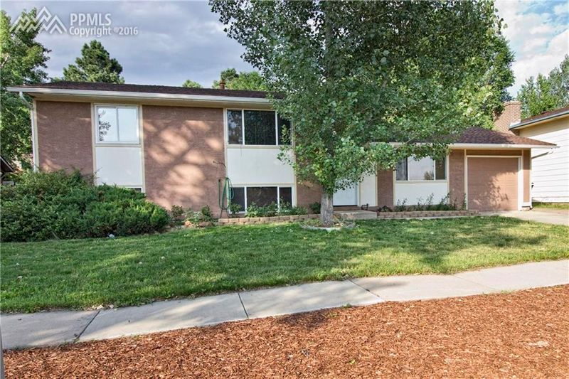 4250 Hollow Rd, Colorado Springs, CO 80917