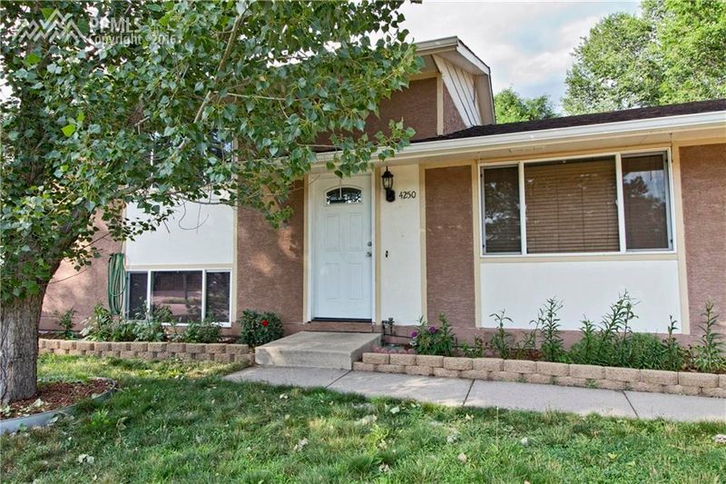 4250 Hollow Rd, Colorado Springs, CO 80917