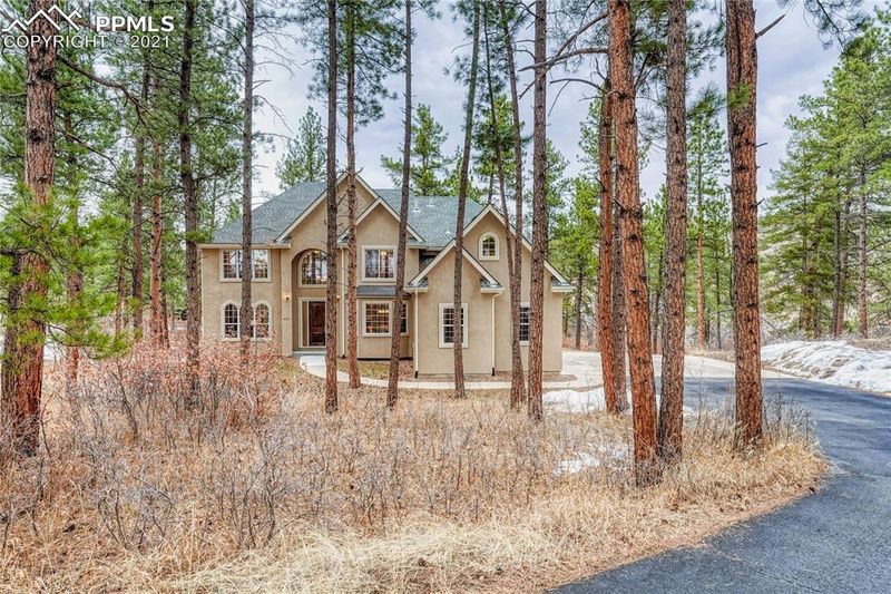 4253 Cheyenne Dr, Larkspur, CO 80118