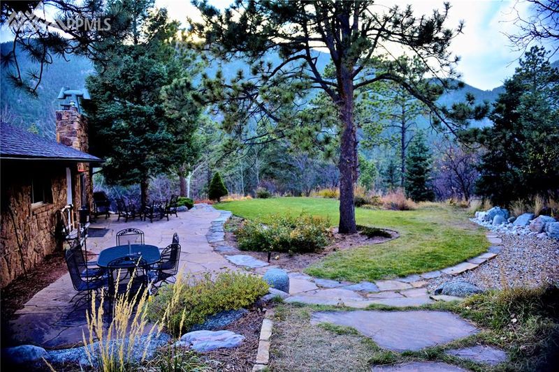 4255 Outpost Rd, Cascade, CO 80809