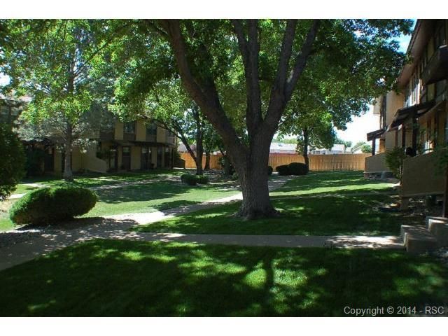 43 Glenroyal Dr #L, Pueblo, CO 81005