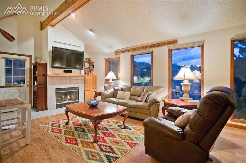 43 Sandra Ln, Manitou Springs, CO 80829