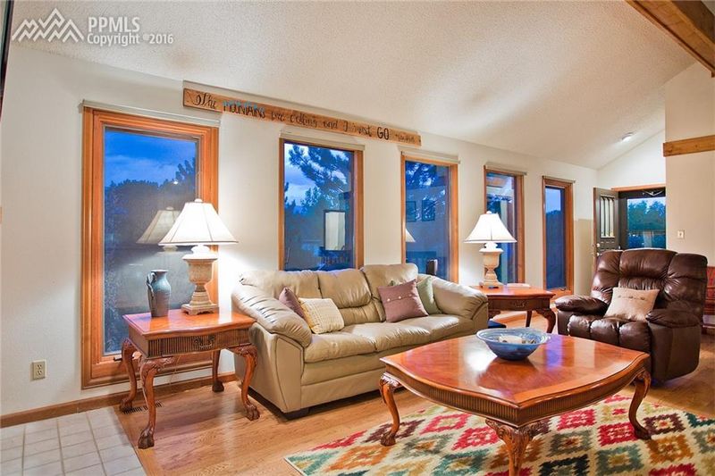 43 Sandra Ln, Manitou Springs, CO 80829