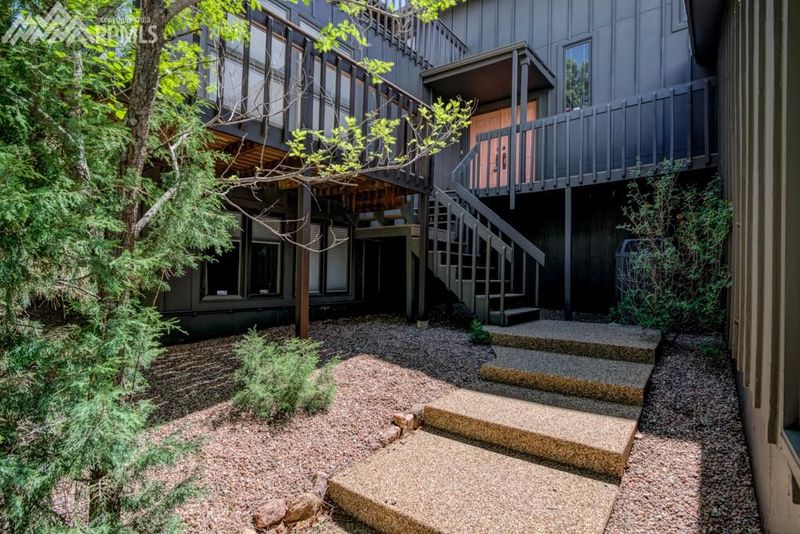 4306 Meadowview Ct, Colorado Springs, CO 80918