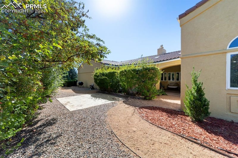 4307 St Andrews Dr, Pueblo, CO 81001