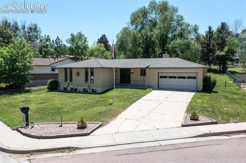 4313 Ridgeglen Rd, Colorado Springs, CO 80918