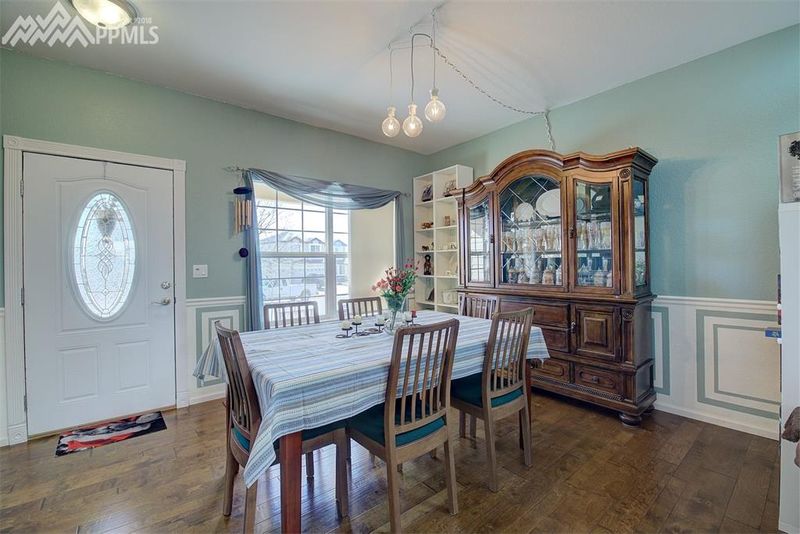 4335 Round Hill Dr, Colorado Springs, CO 80922