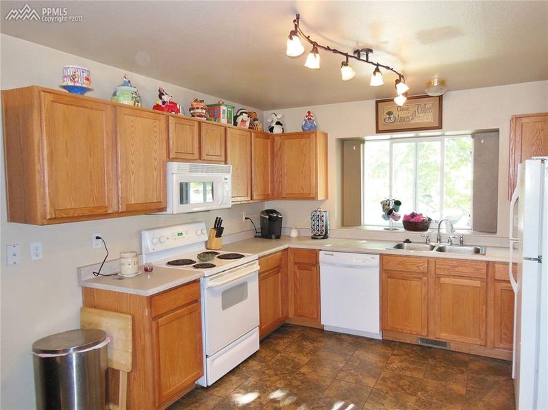 4381 Range Creek Dr, Colorado Springs, CO 80922