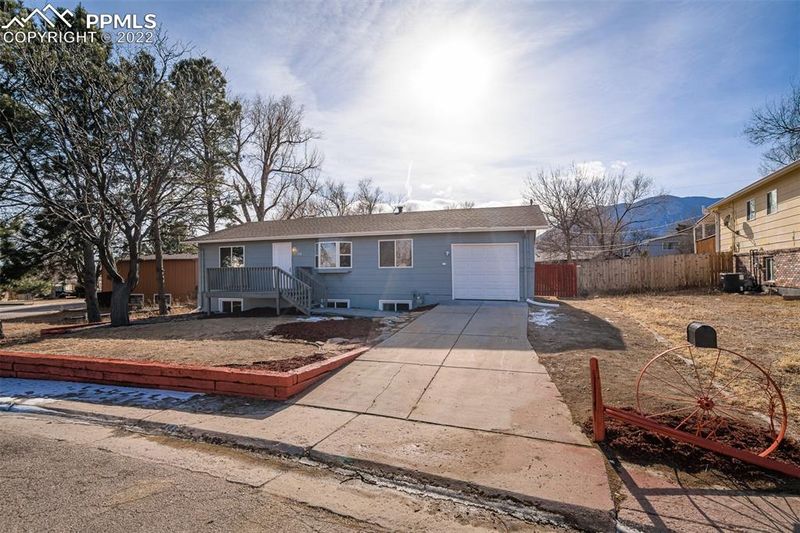 44 E Clover Cir, Colorado Springs, CO 80906