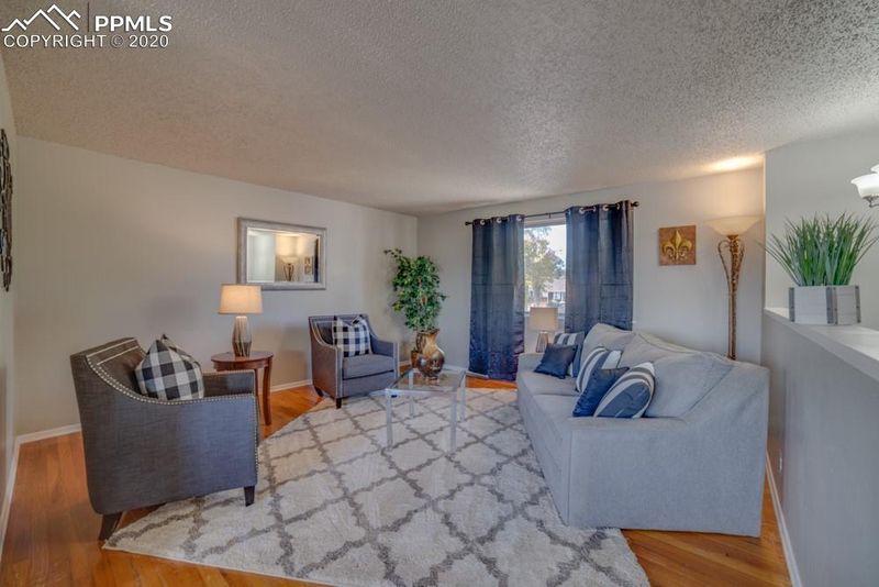 44 Macalester Rd, Pueblo, CO 81001