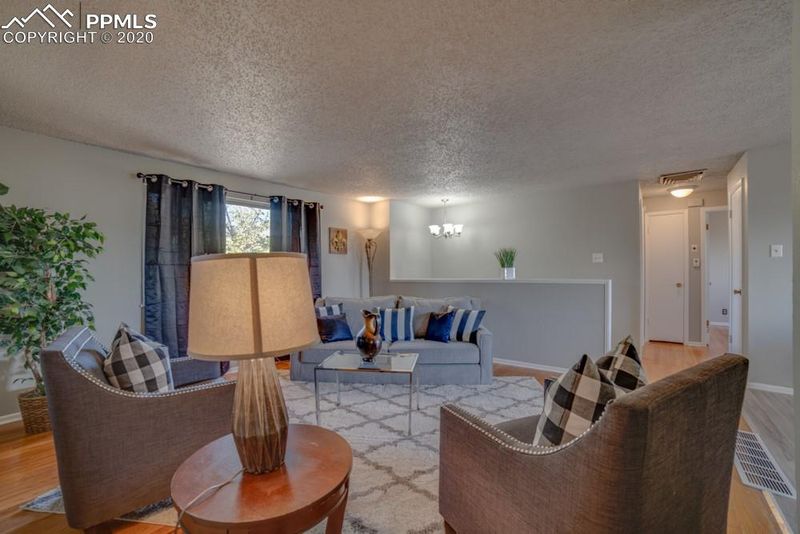 44 Macalester Rd, Pueblo, CO 81001