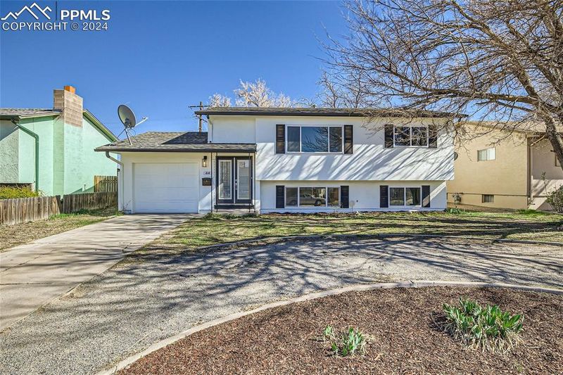 44 Solar Dr, Pueblo, CO 81005