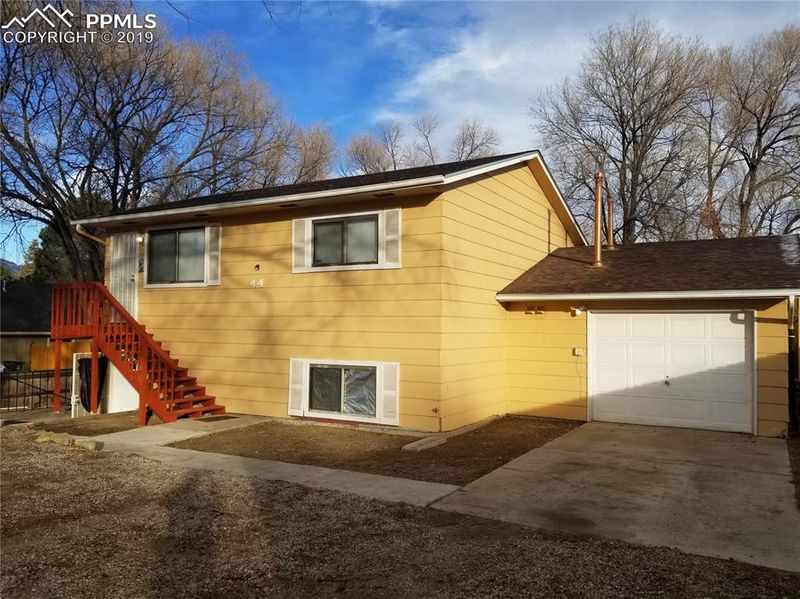 44 Sunflower Rd, Colorado Springs, CO 80907
