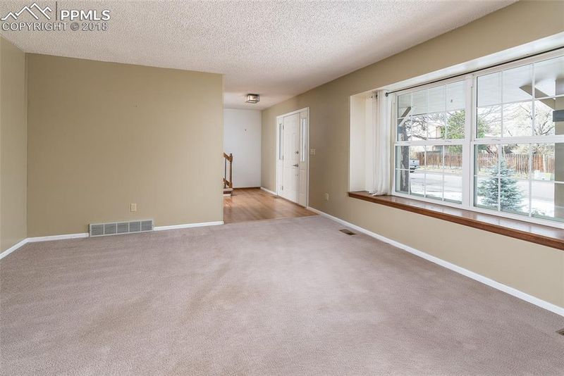441 Tamarron Dr, Colorado Springs, CO 80919