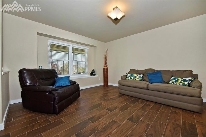 4480 Stonehaven Dr, Colorado Springs, CO 80906