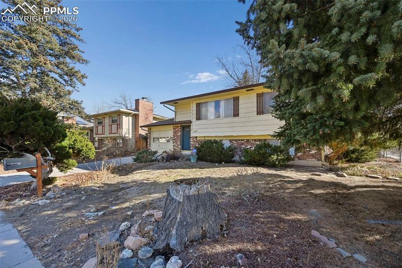 4503 La Cresta Dr, Colorado Springs, CO 80918
